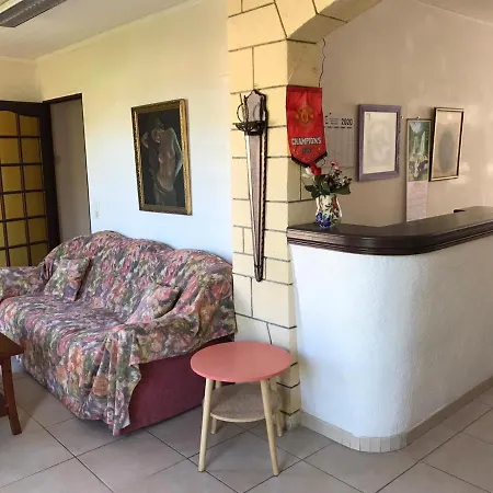 Semesterbostad Bora *